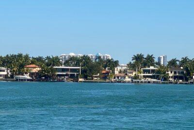 Miami Orlando on High Speed train and Millionaire Boat Tour - Bayside Marketplace and the 90-Minute Miami Skyline Cruise