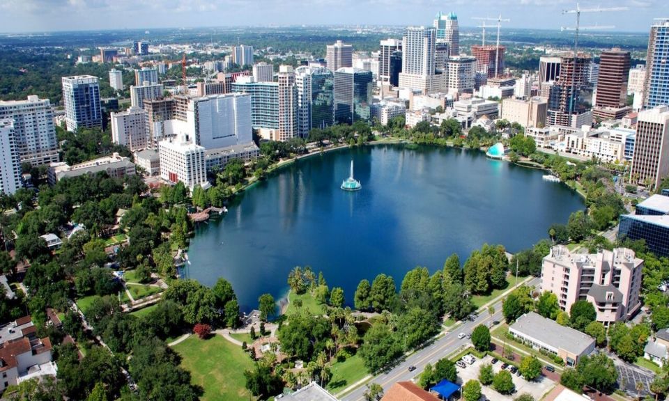 Orlando: Half-Day Sightseeing Tour + Eat & Play Savings Card - Downtown Orlando and Lake Eola: your quick orientation win