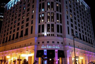 Orlando Haunts Boos and Booze Haunted Pub Crawl - What you really get for $30: stories, walking, and pub stops