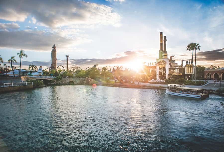 Orlando:Universal Studios 2-Park 1-Day VIP Experience Ticket - Shopping with VIP discounts: spend smarter in the moment