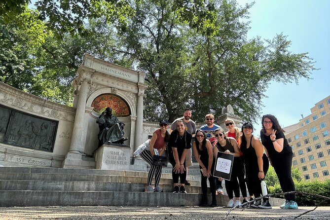 Outdoor Escape Room in Orlando - Lake Eola Park Area - Outdoor Escape Room Format: Box + App + Real Clues