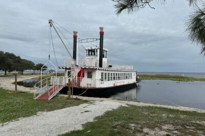Riverboat Sunset Cruise in St Cloud - Getting on board at 1402 Lakeshore Blvd: what the covered boat changes