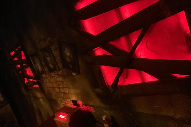 The Asylum Escape Room - Team Size and Group Dynamics Up to 8 Players